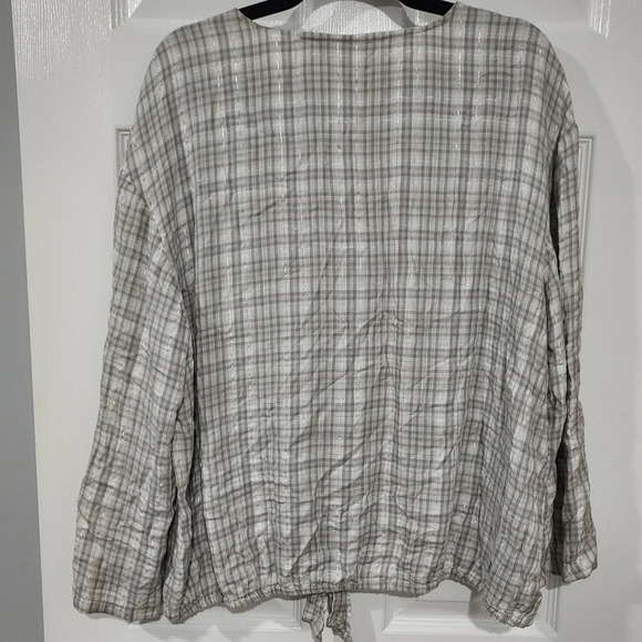 Lane Bryant White, Gray & Silver Classic Button-Down Tie-Hem Top in Size 18 - Picture 12 of 13